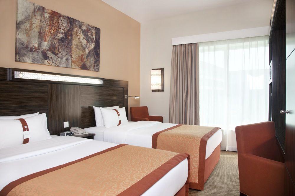 Holiday Inn Express Dubai Safa Park, An Ihg Hotel Exterior photo
